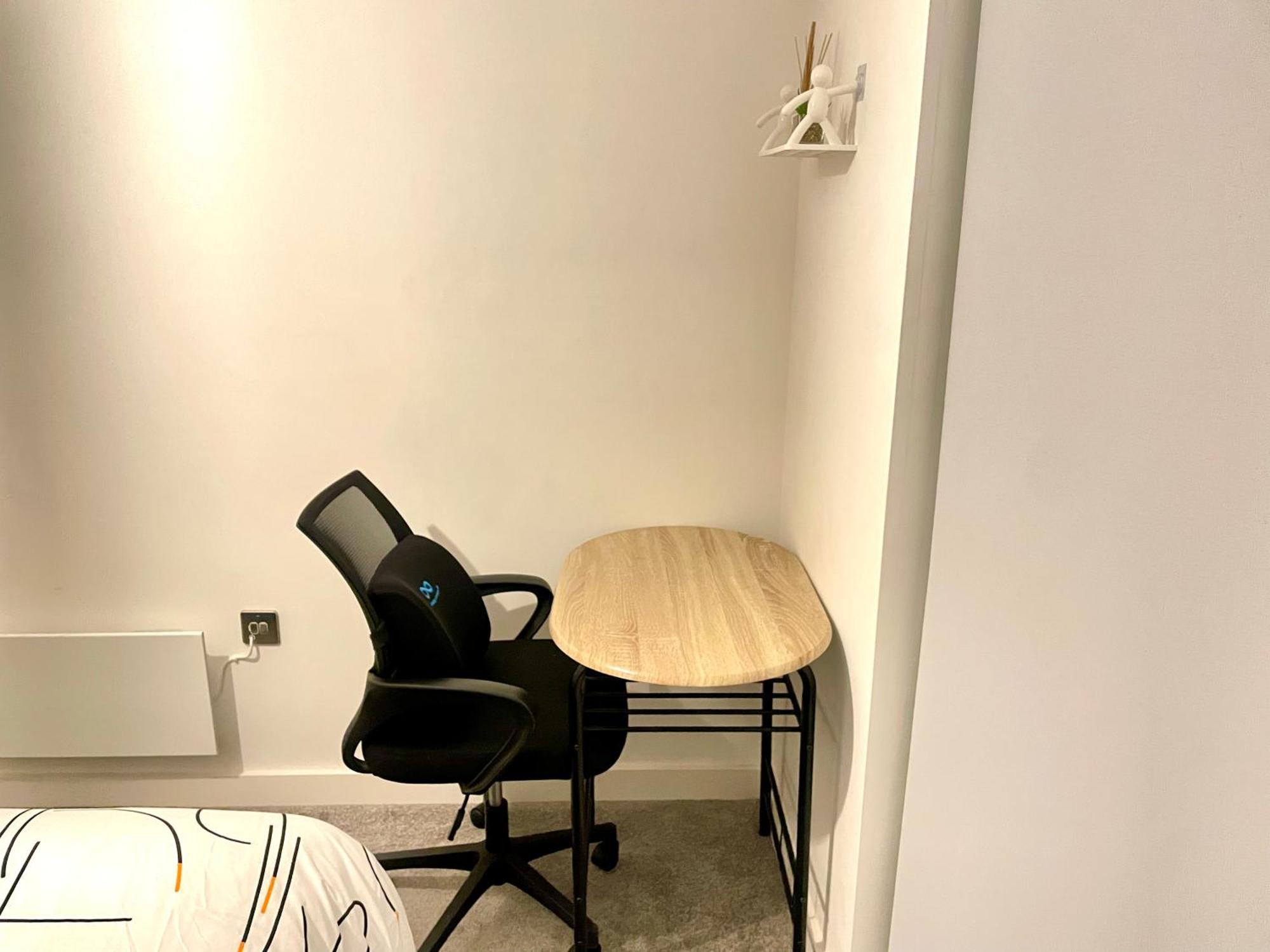 Apartamento Relaxing 1-Bed Flat In Salford With Street Parking Mánchester Exterior foto