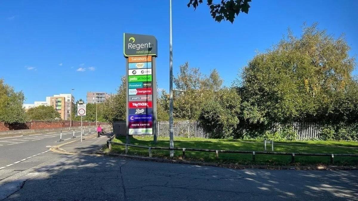 Apartamento Relaxing 1-Bed Flat In Salford With Street Parking Mánchester Exterior foto