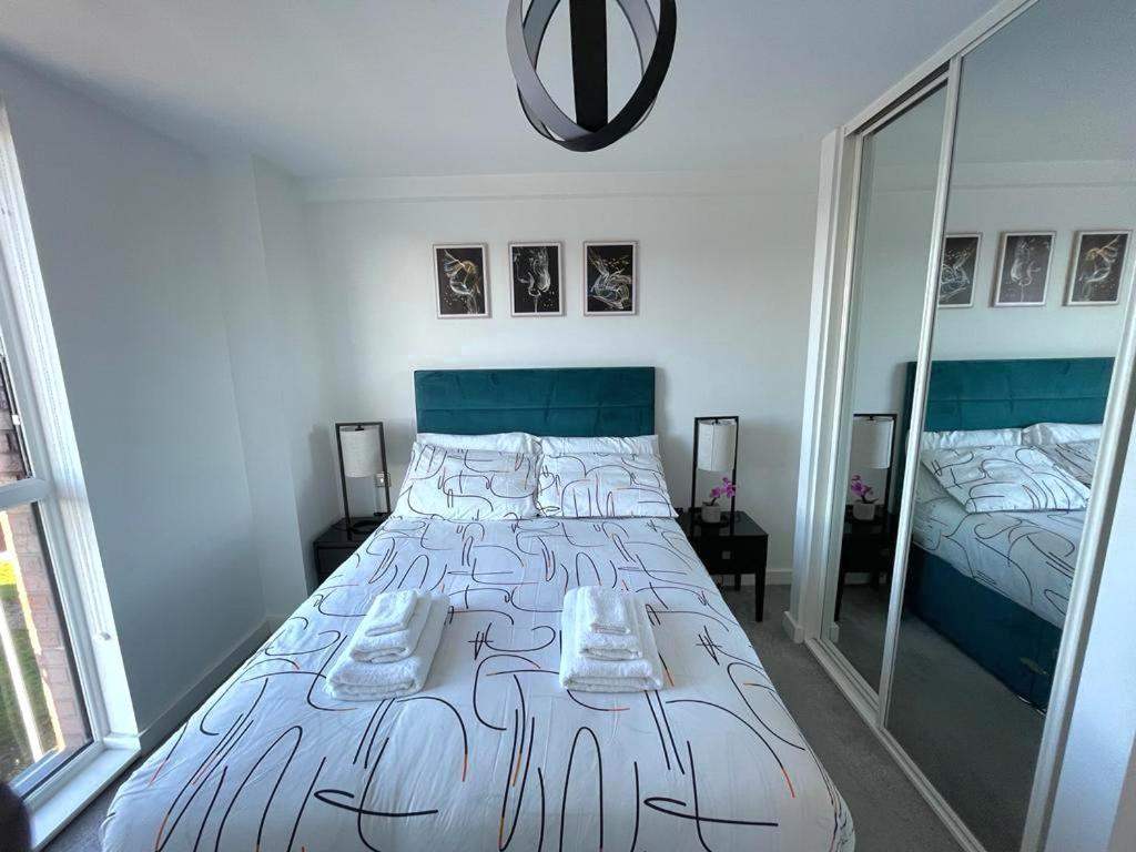 Apartamento Relaxing 1-Bed Flat In Salford With Street Parking Mánchester Exterior foto